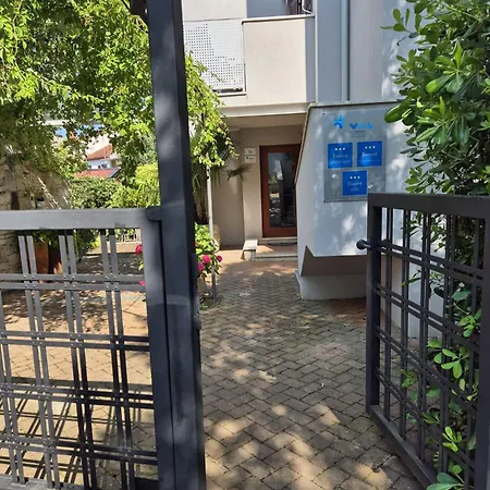 Konukevi Val 3*